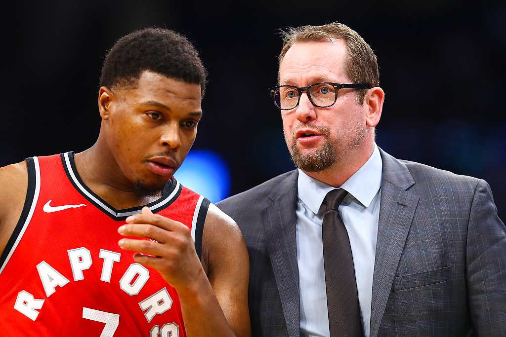 目不转睛 目不转睛