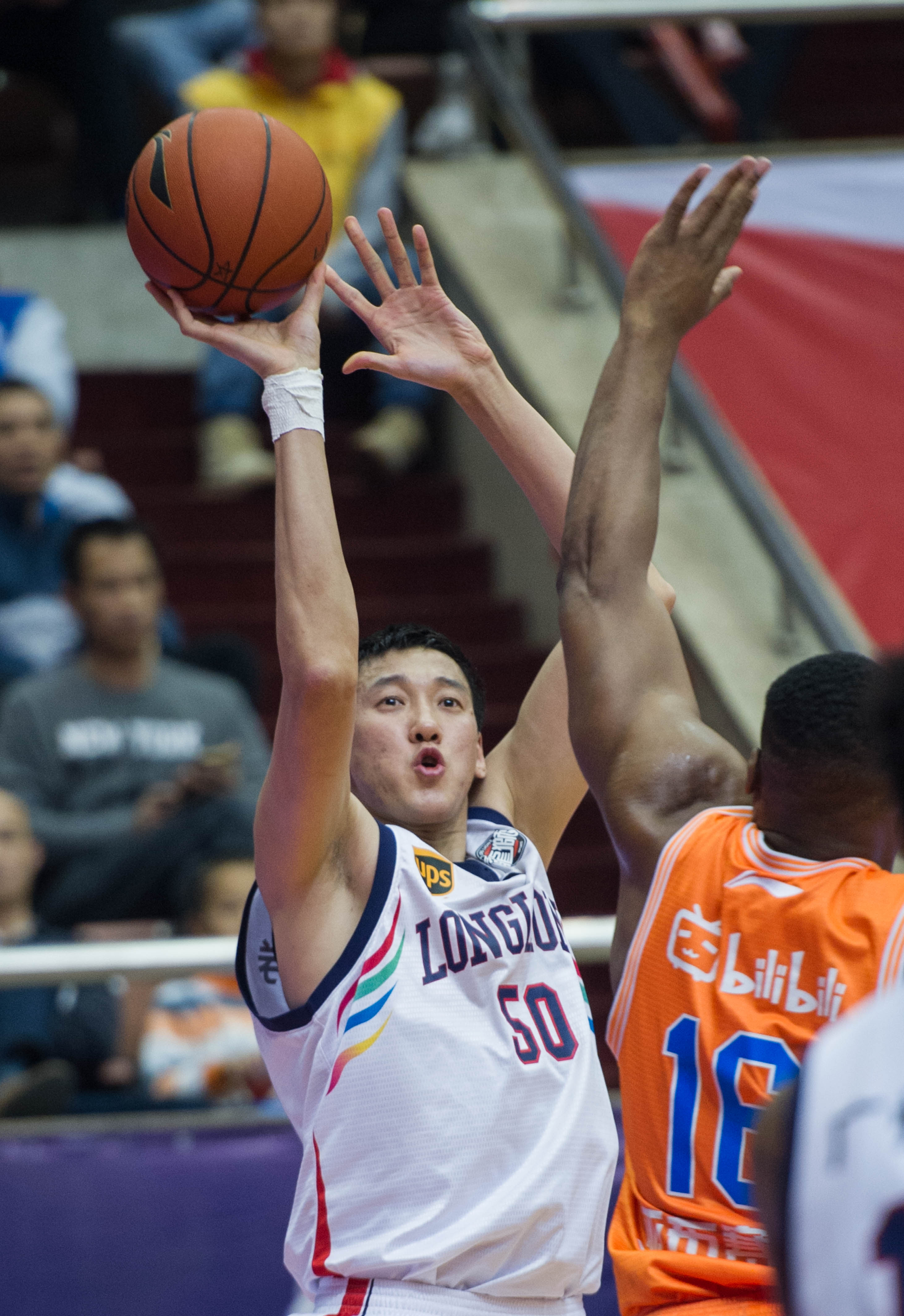 线队担任主 线队担任主